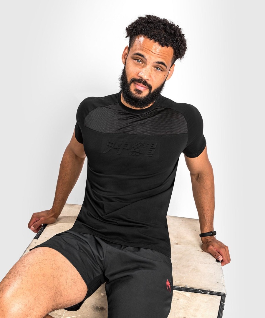 venum okinawa 3.0 t-shirt - schwarzrot