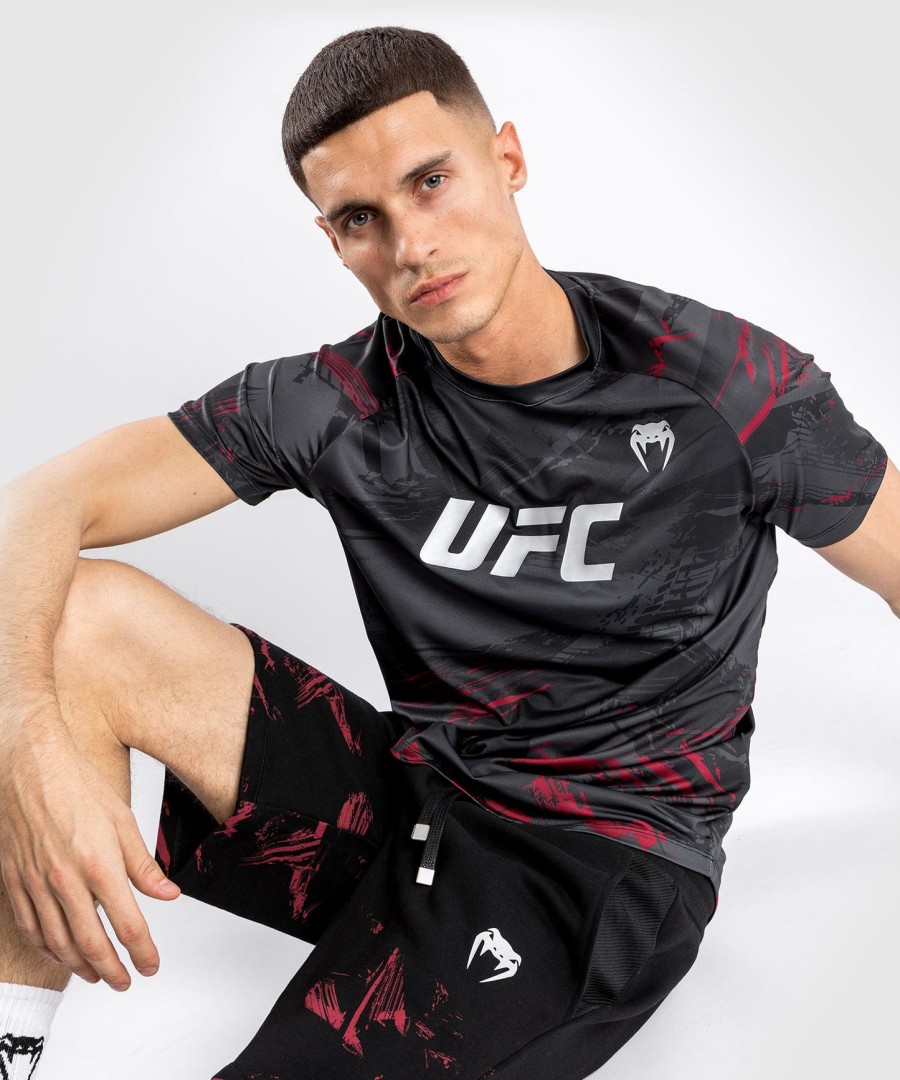 ufc venum authentic fight week 2.0 herren dry tech t-shirt – schwarz