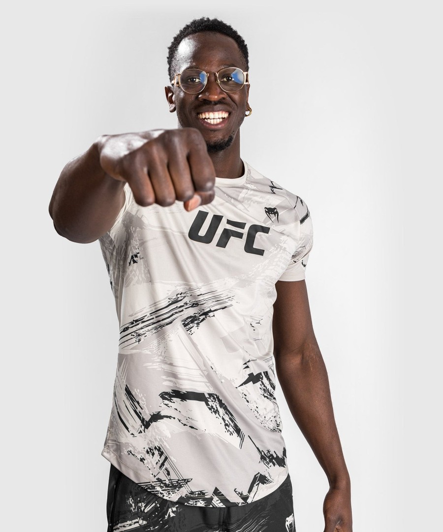 ufc venum authentic fight week 2.0 herren dry tech t-shirt – sand