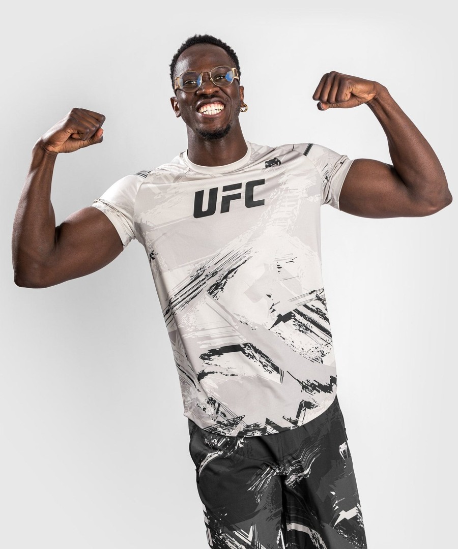 ufc venum authentic fight week 2.0 herren dry tech t-shirt – sand