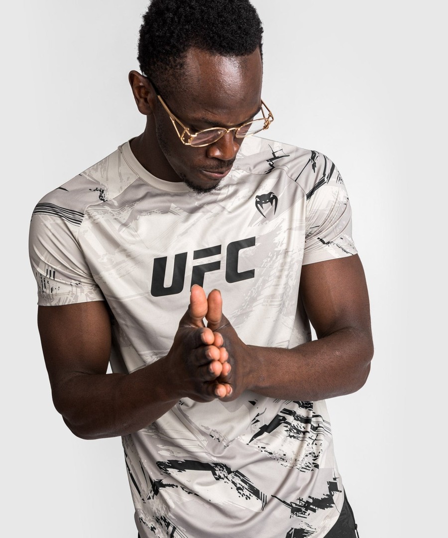 ufc venum authentic fight week 2.0 herren dry tech t-shirt – sand