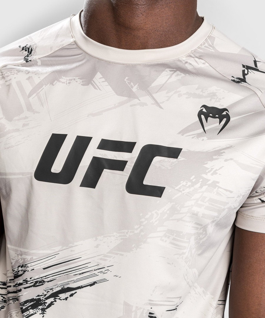 ufc venum authentic fight week 2.0 herren dry tech t-shirt – sand
