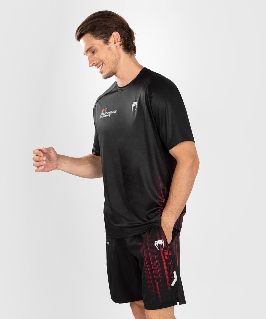 ufc venum performance institute 2.0 herren dry-tech shirt – schwarzrot