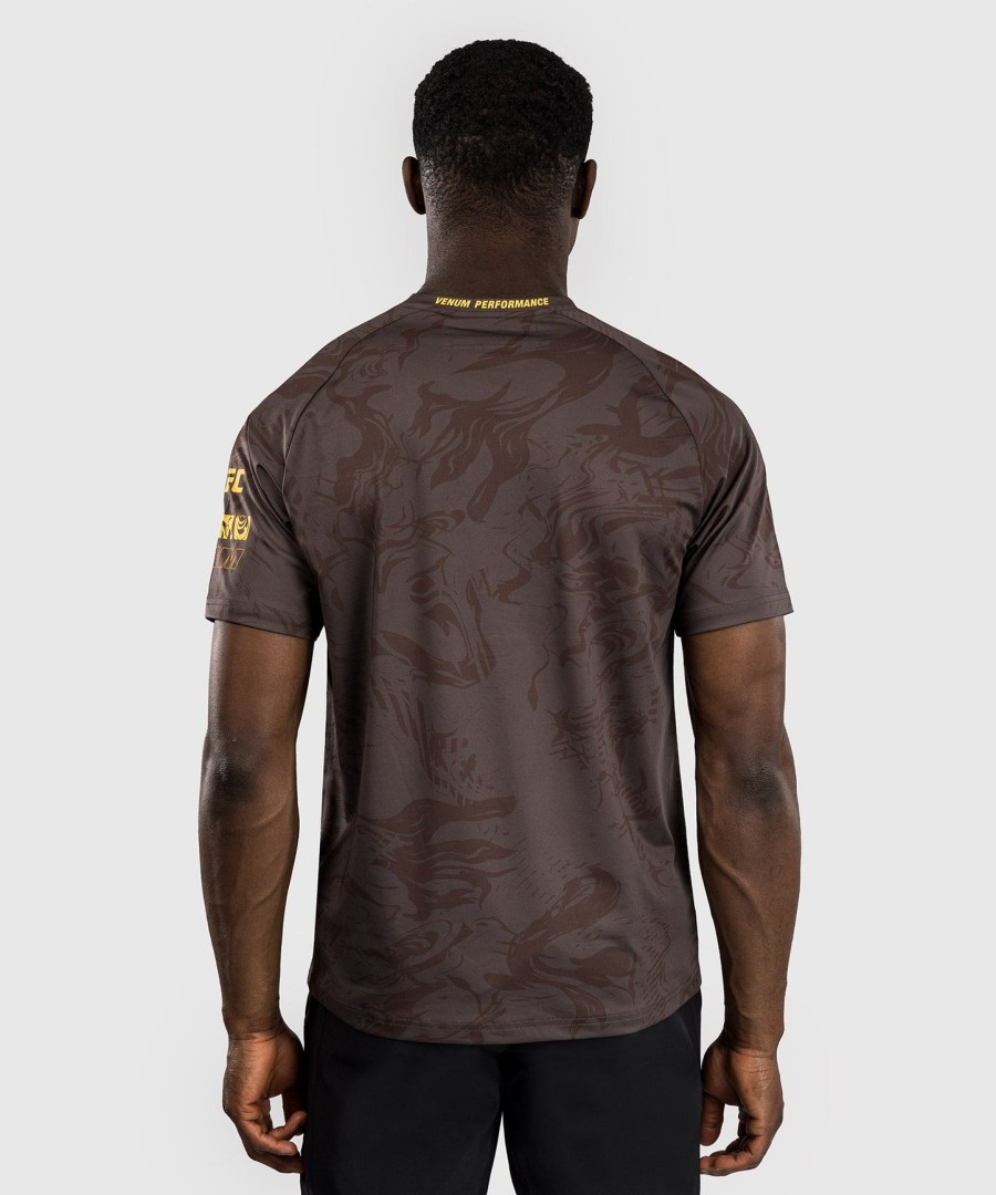 ufc fusion by venum fight week herren dry-tech t-shirt – erdbraun