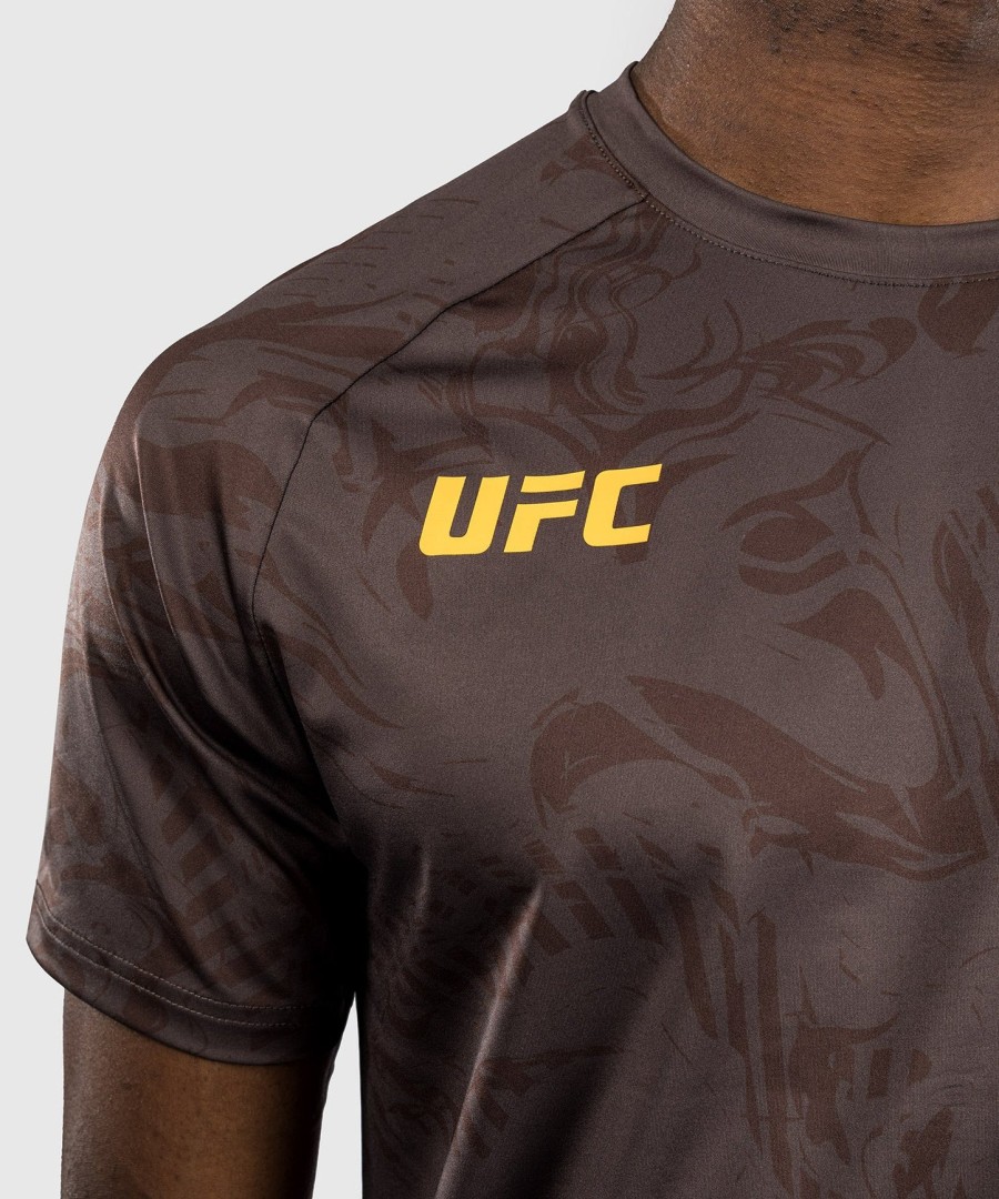 ufc fusion by venum fight week herren dry-tech t-shirt – erdbraun