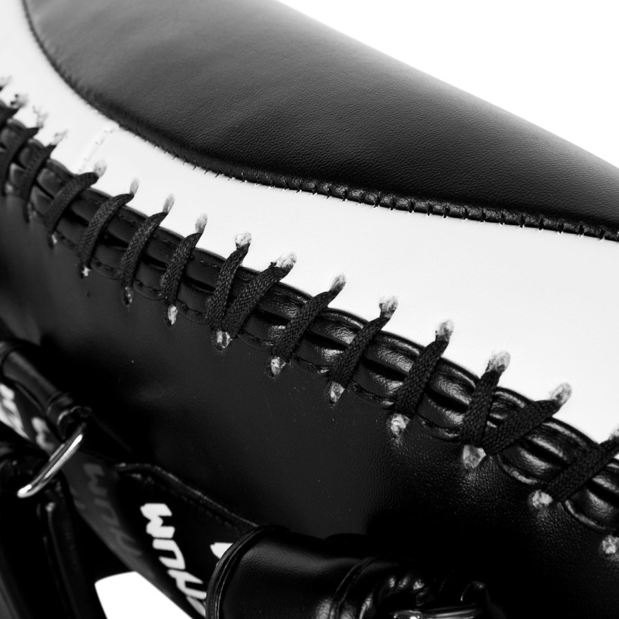 venum light kick pads - skintex leder - schwarzeis paar