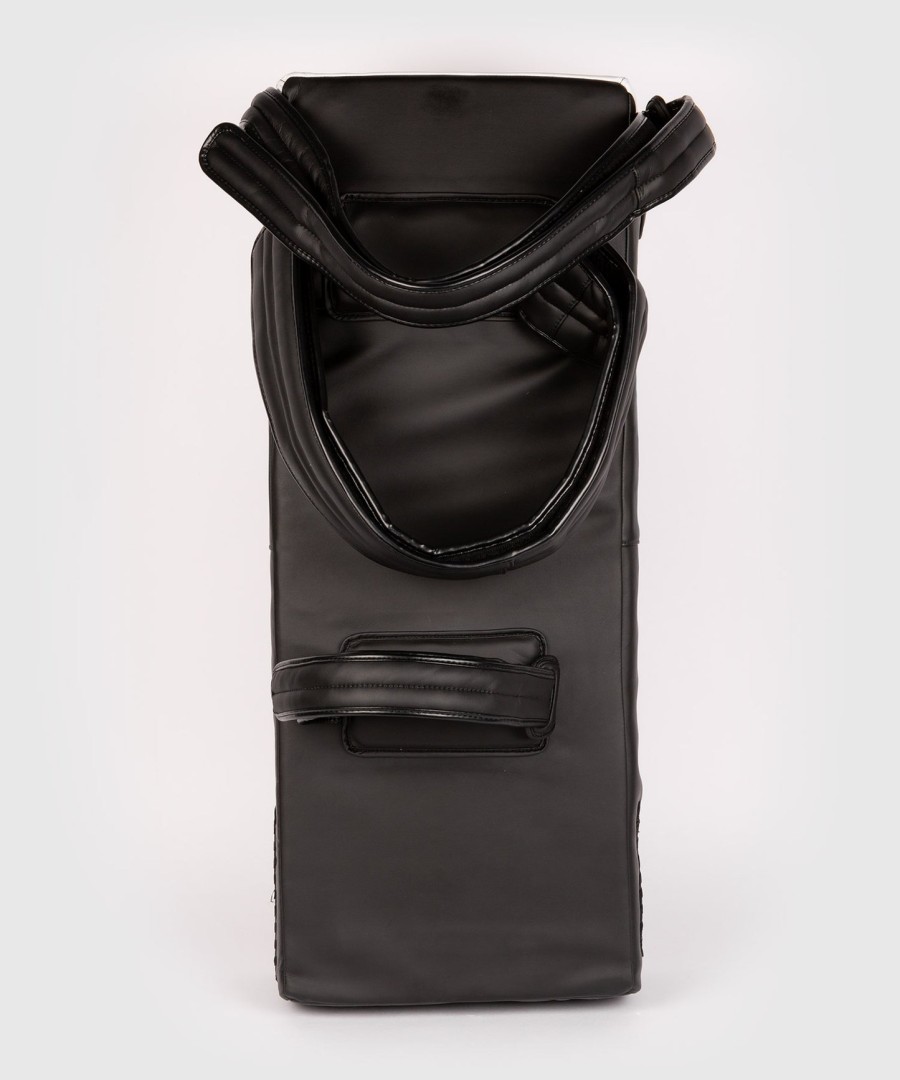 venum satchel kick shield - schwarzweiß