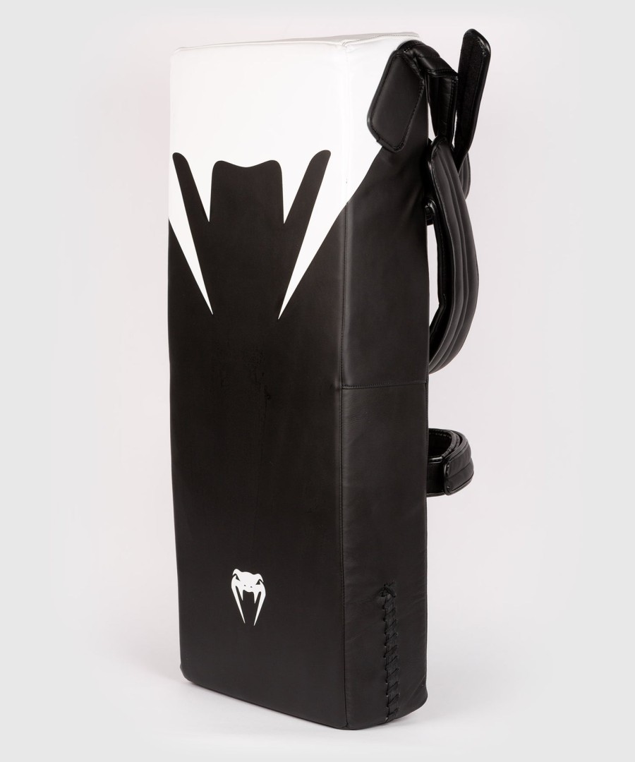 venum satchel kick shield - schwarzweiß