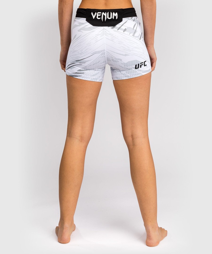ufc fusion by venum authentic fight night damen vale tudo short – kurze passform – weiß