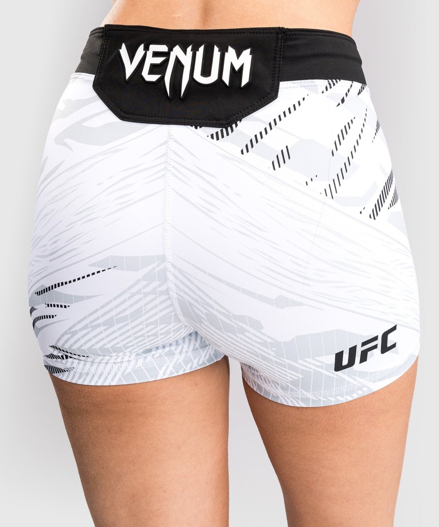 ufc fusion by venum authentic fight night damen vale tudo short – kurze passform – weiß