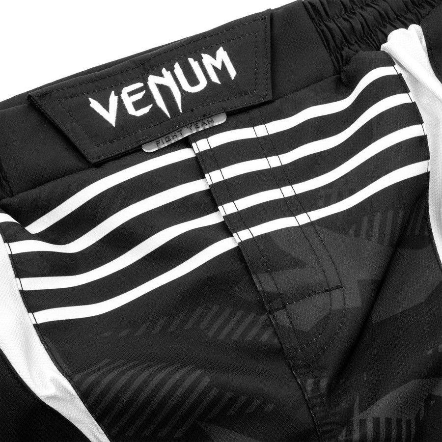 venum okinawa 2.0 fightshorts - schwarzweiß